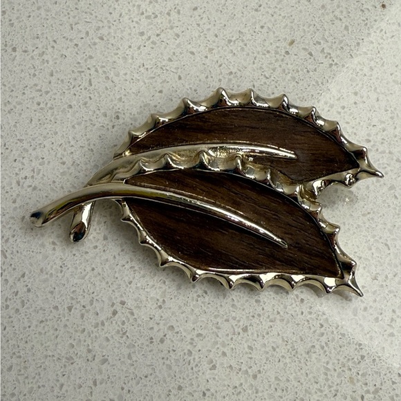 Vintage Sarah Coventry Leaves Brooch Gold Tone 1968 MCM Wooded Beauty - Picture 2 of 9